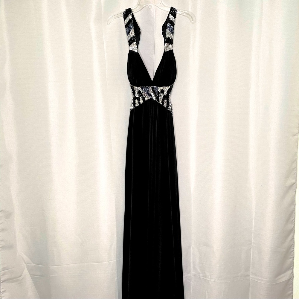 Betsy & Adam cutout sequin gown - Picture 5 of 7